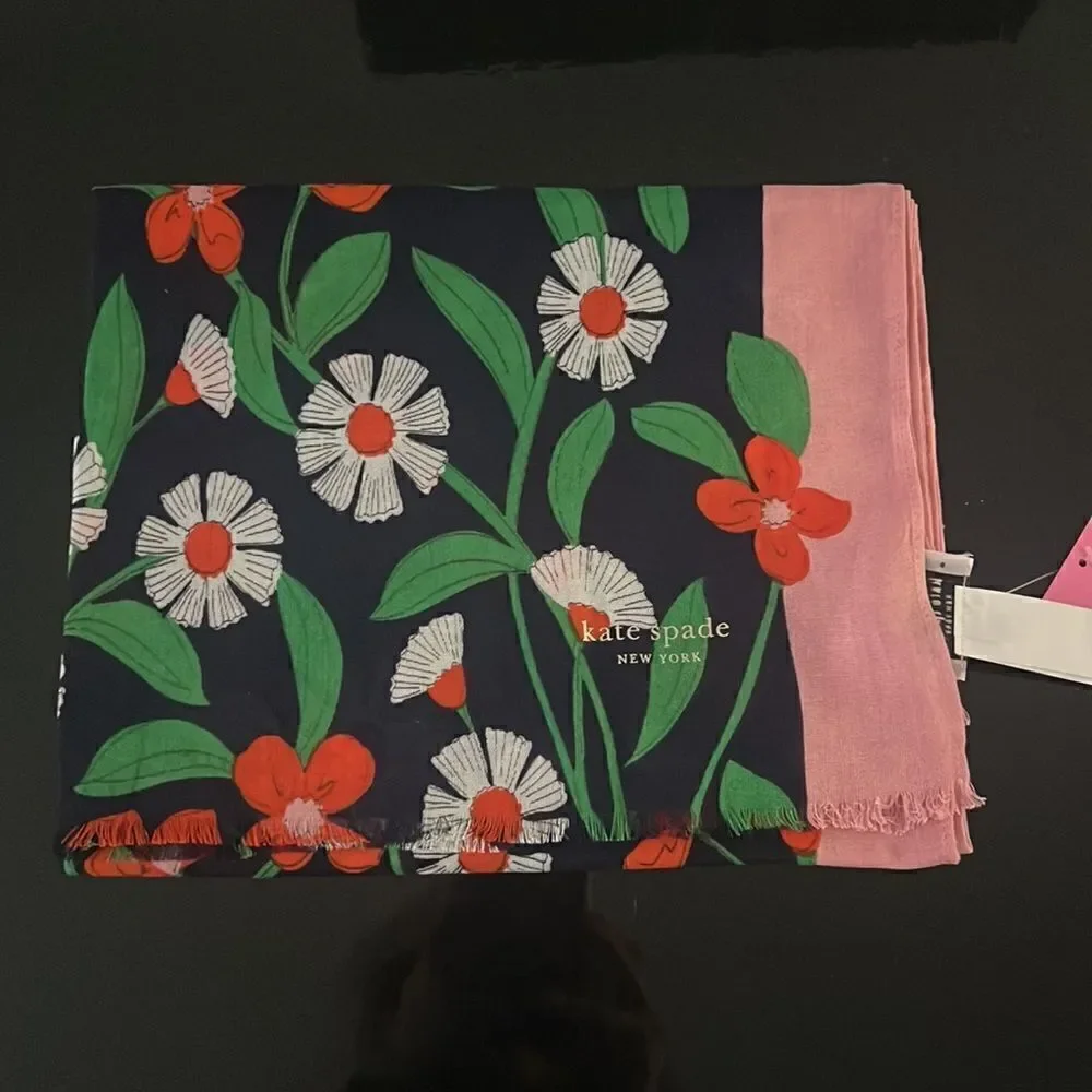 NWT Kate Spade daisy vines oblong scarf